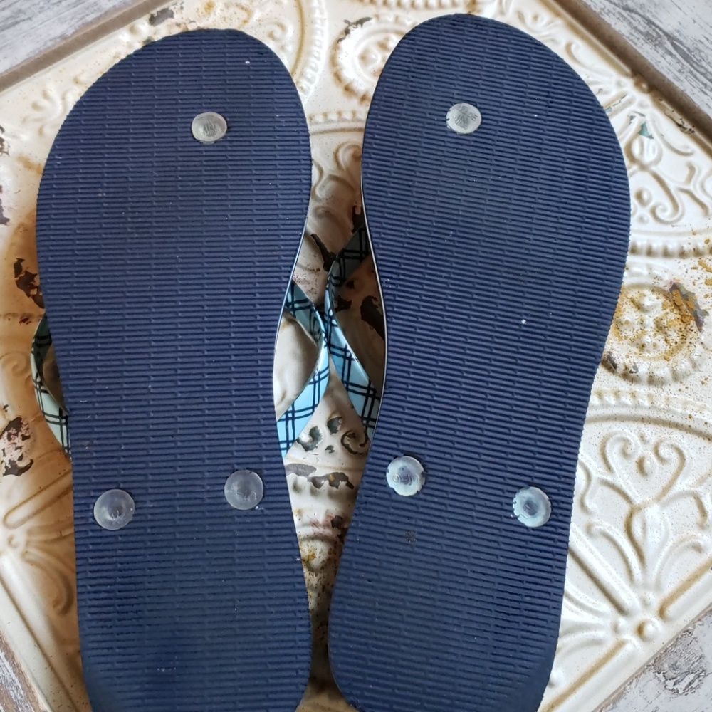 Vera Bradley flip flops - Picture 3 of 5